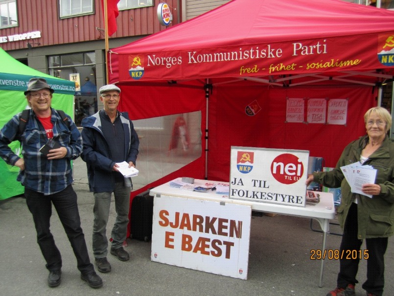 Kato Bjørkli (t.v.) er 1. kandidat på NKPs liste i Troms ved stortingsvalget 2017. Han er 55 år, lærer og kirketjener og bor på Stonglandseidet på Senja. Her sammen med Kolbjørn Schanche (bygningsarbeider) og Iris Hemmingsen (pensjonist) på valgstand i Tromsø. 